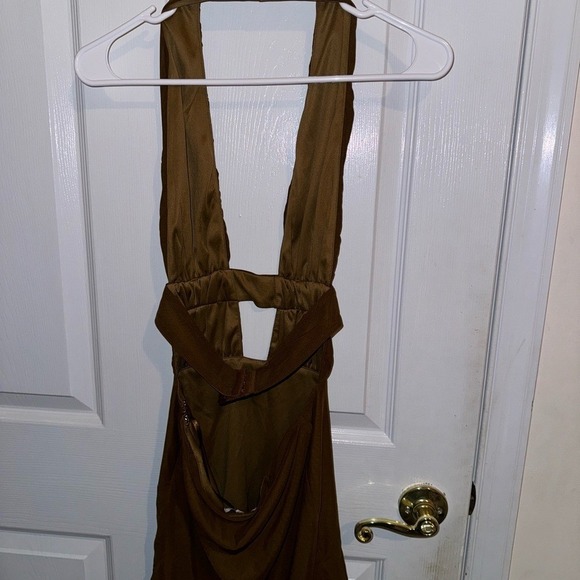 NWT Superdown Levi Brown Backless Plunge Halter Dress - Picture 4 of 9